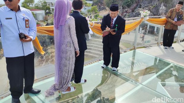 Suasana nikah gratis yang diikuti 25 pasangan di HeHa Stone Valley, Gunungkidul, Rabu (7/8/2024).
