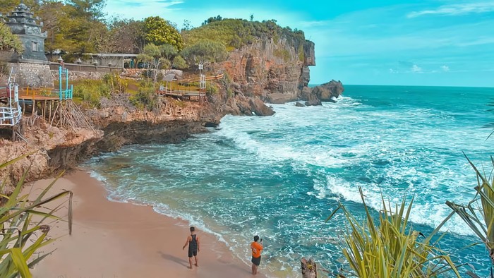Potret Pantai Ngobaran