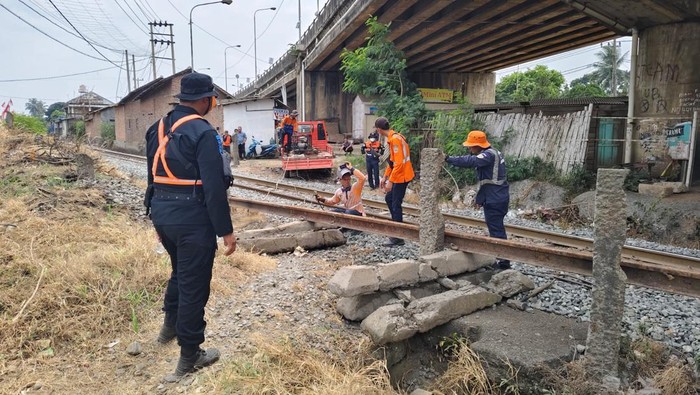 Penutupan pelintasan KA sebidang di Lampung.