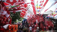 Hingga kini yang paling banyak dicari seperti bendera, umbul-umbul hingga kaos.  