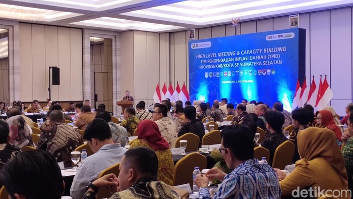 Pj Gubernur Sumsel Elen Setiadi di acara Capacity Building TPID