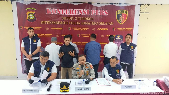 Polisi melakukan ungkap kasus terhadap kasus dugaan korupsi Jaringan Pipa dan Gas tahun 2019