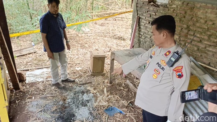 Polisi mendatangi lokasi pak kos NY (63) mengeksekusi dan memakan kucing di daerah Sekaran, Gunungpati, Kota Semarang, Rabu (7/8/2024).