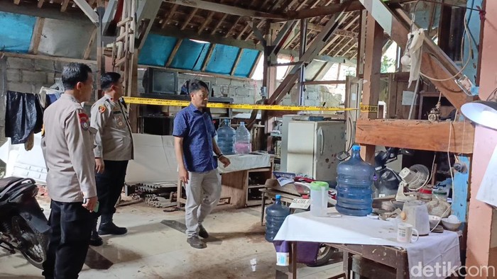 Polisi mendatangi lokasi pak kos NY (63) mengeksekusi dan memakan kucing di daerah Sekaran, Gunungpati, Kota Semarang, Rabu (7/8/2024).