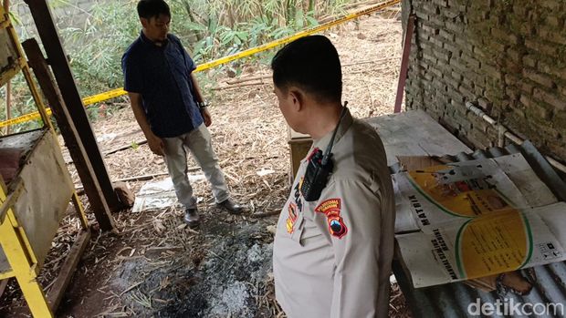 Polisi mendatangi lokasi pak kos NY (63) mengeksekusi dan memakan kucing di daerah Sekaran, Gunungpati, Kota Semarang, Rabu (7/8/2024).