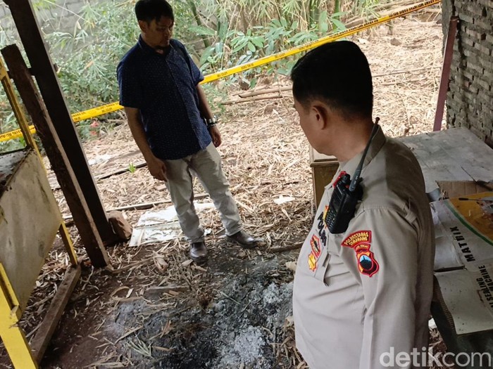 Polisi mendatangi lokasi pak kos NY (63) mengeksekusi dan memakan kucing di daerah Sekaran, Gunungpati, Kota Semarang, Rabu (7/8/2024).