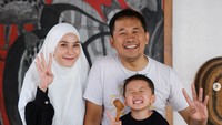 Memiliki 22,5 juta followers di Instagram, Zaskia kini memang lebih fokus mengurus keluarganya. Ini potretnya saat merayakan ulang tahun sang putra. Foto: Instagram @zaskiadyamecca