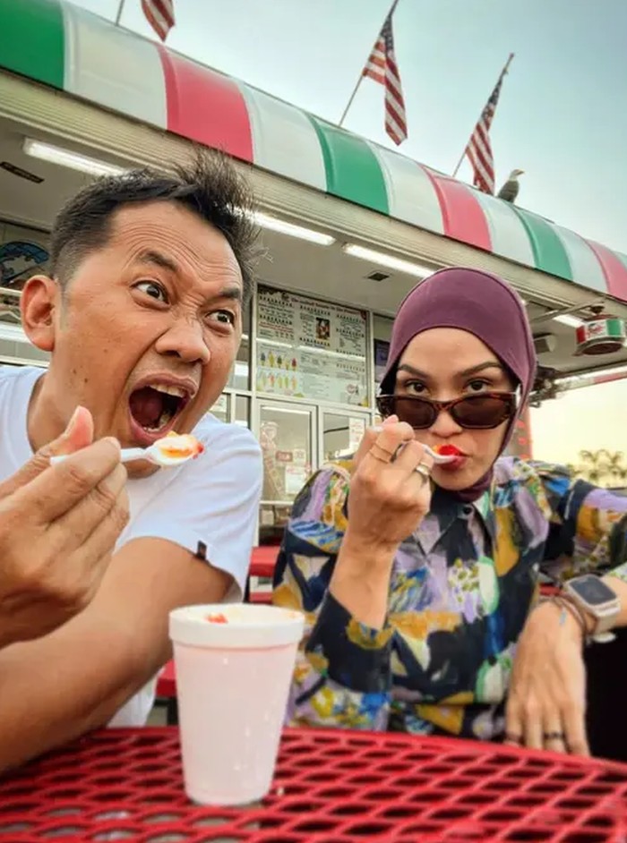 Pose Zaskia Adya Mecca saat Kulineran di Amerika hingga Jepang