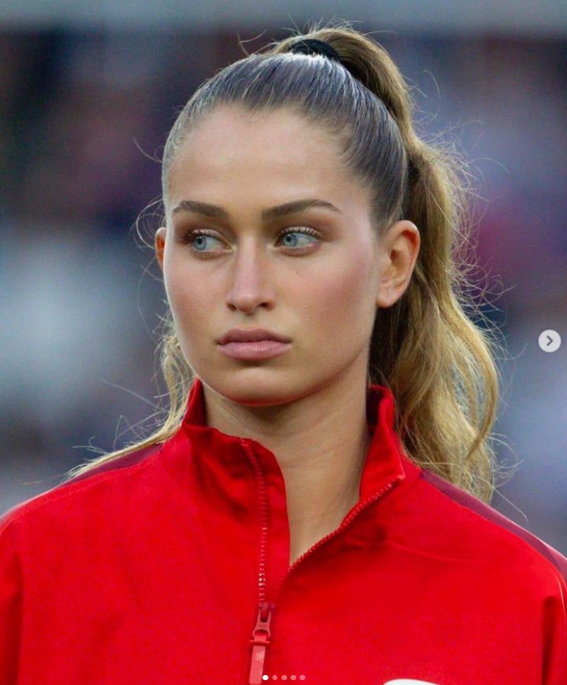 Potret Cantik Atlet Wanita Olimpiade Paris 2024 yang Curi Perhatian