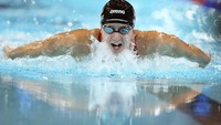Kate Douglass dari Amerika Serikat berlaga di final renang gaya ganti perorangan 200 meter putri di Olimpiade Musim Panas di Nanterre, Prancis. AP/Natacha Pisarenko