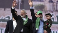 Sinwar kemudian menjadi komandan senior di Brigade Ezzedine al-Qassam, sayap militer Hamas, sebelum mengambil alih kepemimpinan keseluruhan gerakan di Gaza. AP/Khalil Hamra