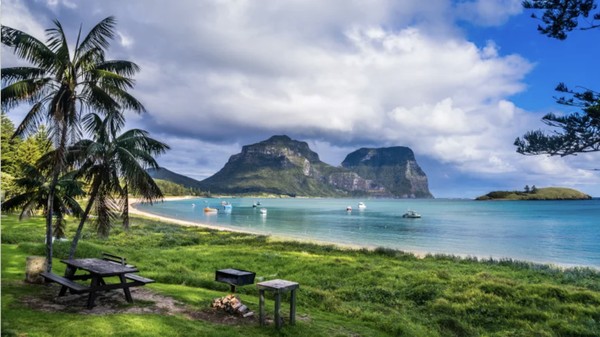 Bukan Pulau Sembarangan, ke Sana Mahal tapi Banyak yang Antre