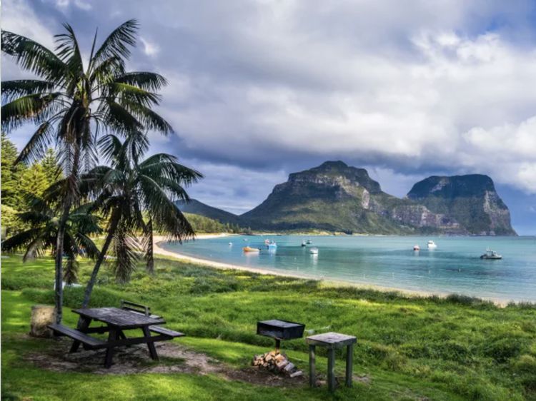 Bukan Pulau Sembarangan, ke Sana Mahal tapi Banyak yang Antre