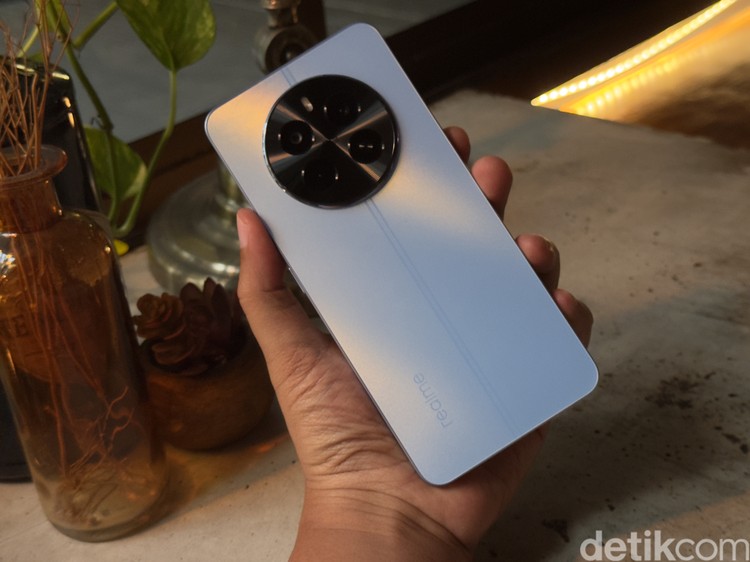 Realme 13