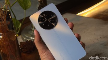 Realme 13 disokong chip Snapdragon 685 dengan RAM 8 GB yang diklaim mumpuni untuk memainkan game Honor of Kings. Agar dapat meningkatkan performa, HP ini mendukung RAM virtual hingga 8 GB. Foto: Adi Fida Rahman/detikINET
