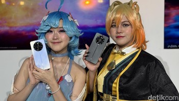 Realme 13 mulai dijual 8 Agustus 2024 pukul 00.00 WIB lewat flash sale lewat e-commerce. Harganya sebagai berikut: Realme 13 8+8 GB/128 GB Rp 2.999.000 Realme 13 8+8 GB/256 GB Rp 3.199.000 Selama pembelian di flash sale, konsumen ditawarkan potongan harga senilai Rp 200.000. Foto: Adi Fida Rahman/detikINET