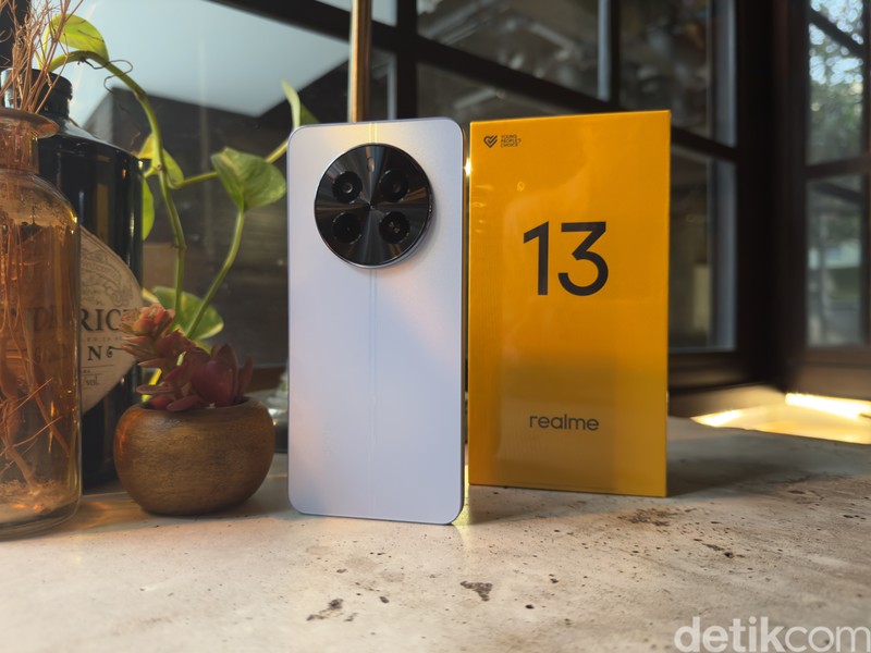 Realme 13