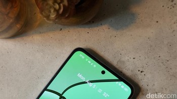 Untuk kebutuhan selfie dipasang kamera 2 MP di bagian depan. Foto: Adi Fida Rahman/detikINET