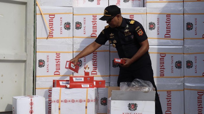 Rokok ilegal yang diimpor dari Uni Emirat Arab yang disita Bea Cukai Tanjung Perak Surabaya