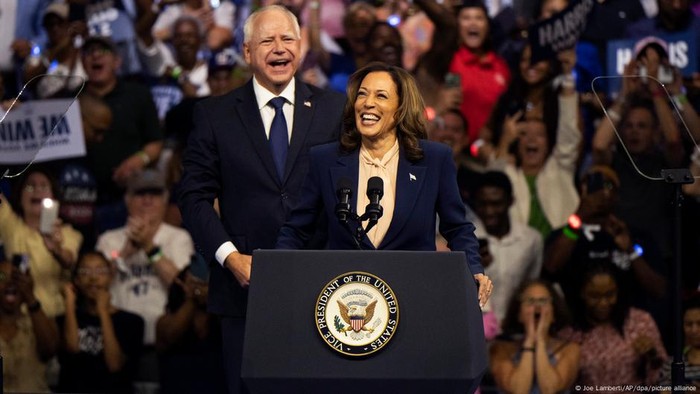 Siapa Tim Walz, Cawapres Pilihan Kamala Harris di Pemilu AS?