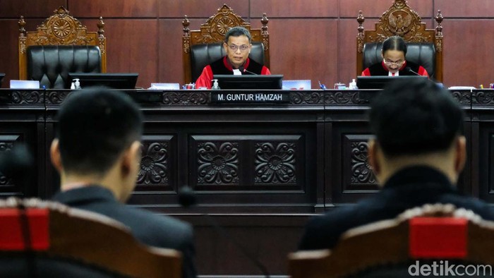 MK gelar sidang uji materi Pasal 222 UU Nomor 7 Tahun 2017 tentang Pemilu. Pemohon minta MK mengubah syarat agar partai bisa mengusung calon presiden-wakil presiden.