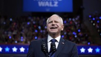 Walz adalah mantan guru dan mantan anggota Garda Nasional AS. Profilnya baru-baru ini meningkat setelah menyerang kandidat Partai Republik yakni Donald Trump dan Vance sebagai orang yang aneh. Penghinaan itu kemudian viral dan diterima oleh tim kampanye Harris.