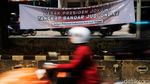 Spanduk Desak Jokowi Tangkap Bandar Judol Muncul di Jakarta