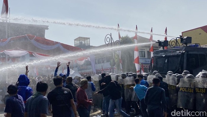 Suasana simulasi pengamanan Pilkada di Kota Sukabumi