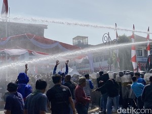 Adegan Huru-hara Saat Simulasi Pengamanan Pilkada di Kota Sukabumi