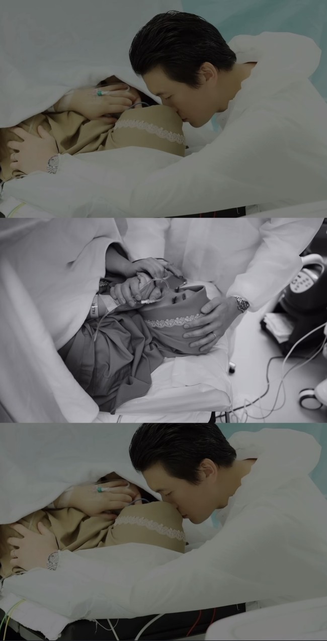 Setelah sang putri berhasil terlahir ke dunia, Syahrini tampak terharu dan langsung mencium tangan suami yang tengah digenggamnya. Suasana pun berubah menjadi haru sekaligus bahagia. Foto: Instagram/@princessyahrini