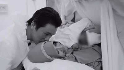 8 Foto Syahrini Lahiran Anak ke-1 di Hari Ultah, Dinyanyiin di Ruang Operasi