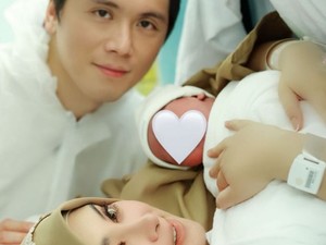 Momen Syahrini dan Reino Barack Sambut Kelahiran Anak Pertamanya