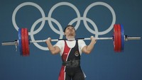 Eko mencoba dengan beban 139kg pada percobaan ketiga. Ia berusaha melewati angkatan Li Fabin (China) dengan 137 kg. Namun, Eko gagal dalam percobaannya tersebut. Li Fabin masih berusaha memperbaiki catatan angkatannya. Ia berhasil mengangkat 140kg di percobaan kedua dan 143kg di percobaan ketiga. Angkatan ketiga Fabin memecahkan rekor Olimpiade. AP/Kin Cheung