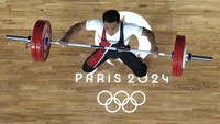 Eko memulai angkatan snatch dengan 135kg. Ia gagal melakukan angkatan tersebut di percobaan pertama. Pada percobaan kedua, Eko sukses dengan angkatan 135kg. AP/Dita Alangkara