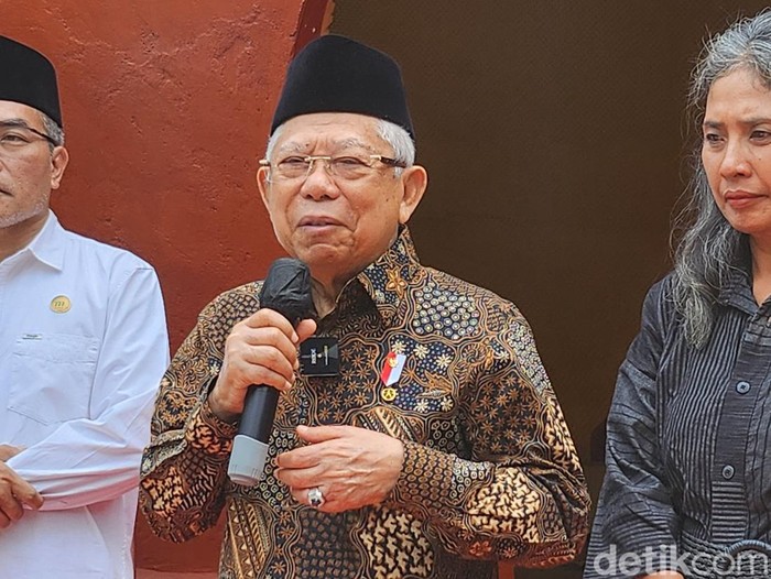 Wapres Maruf Amin mengatakan Menag Yaqut Cholil Qoumas semestinya tak asal mencoret FKUB dari pihak pemberi rekomendasi pendirian rumah ibadah. (Tiara Aliya/detikcom) Wapres Maruf Amin mengatakan Menag Yaqut Cholil Qoumas semestinya tak asal mencoret FKUB dari pihak pemberi rekomendasi pendirian rumah ibadah. (Tiara Aliya/detikcom)