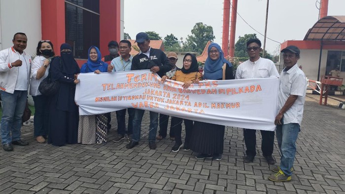Warga mendatangi kantor DPP PKS. (Astrid/detikcom)
