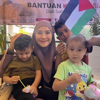 Dalam perjalanannya ini, Zaskia Adya Mecca juga menyebut kalau biaya akomodasi ditanggung sendiri tidak menggunakan dana yang sudah dikumpulkan. Semua hasil penggalangan dana diberikan seluruhnya untuk para pengungsi Palestina. Foto: Instagram @zaskiamecca