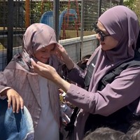 Boleh banget ikut & share perjalanan online ini, supaya temen2 tau situasi di camp jordan juga lainnya, lanjut Zaskia di Instagram. Foto: Instagram @zaskiamecca