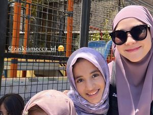 8 Potret Kebahagiaan Zaskia Adya Mecca Kunjungi Kamp Pengungsi Palestina
