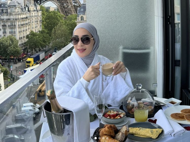 10 Potret Erin Taulany Asyik Kulineran di Luar Negeri