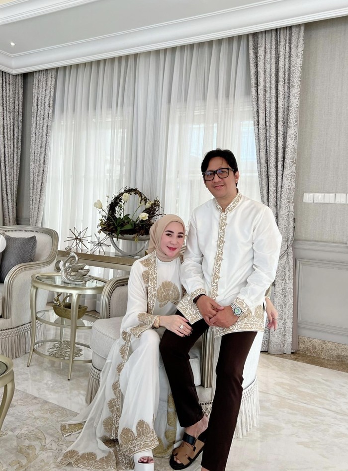 10 Potret Erin Taulany Asyik Kulineran di Luar Negeri 10 Potret Erin Taulany Asyik Kulineran di Luar Negeri