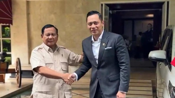 AHY makan siang dan diskusi bersama Prabowo.