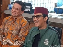 Andre Taulany dan Unggahan Pria Dipeluk Pasangan Tecermin Ular