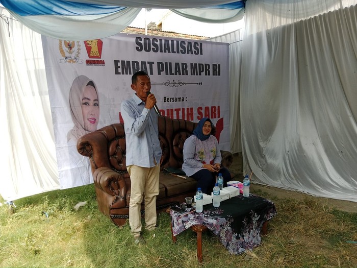 Anggota DPR RI Komisi IX Fraksi Gerindra, Putih Sari, menekankan pentingnya pemahaman dan pengamalan nilai-nilai kebangsaan yang terkandung dalam empat pilar utama yakni Pancasila, UUD 1945, Negara Kesatuan Republik Indonesia (NKRI), dan Bhinneka Tunggal Ika.