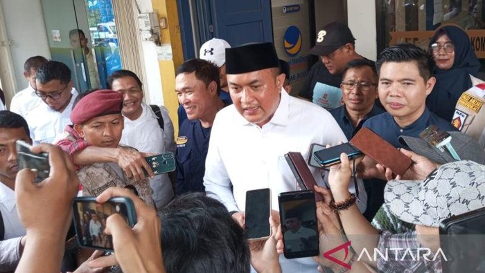 Bakal calon bupati Bogor dari Partai Gerindra Rudy Susmanto di kantor DPD Partai NasDem Kabupaten Bogor, Sukaraja, Rabu (7/8/2024).