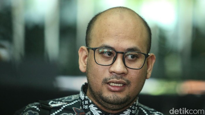 Tim pengacara Dini Sera Afriyanti, Dimas Yemahura Al Farauq usai memenuhi panggilan di Komisi Yudisial, Jakarta, Kamis (8/8/2024).