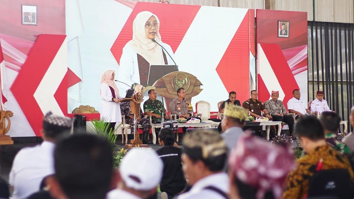 Bupati Ipuk saat menghadiri rakor tiga pilar di Banyuwangi.