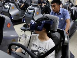 China Buka Sekolah Mengemudi Mobil Pakai VR