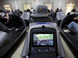 China Buka Sekolah Mengemudi Mobil Pakai VR