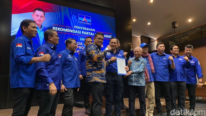 Demokrat mengusung pasangan Wali Kota Medan Bobby Nasution dan Bupati Asahan Surya untuk maju sebagai cagub dan cawagub Sumut di Pilkada 2024. (Taufiq/detikcom).